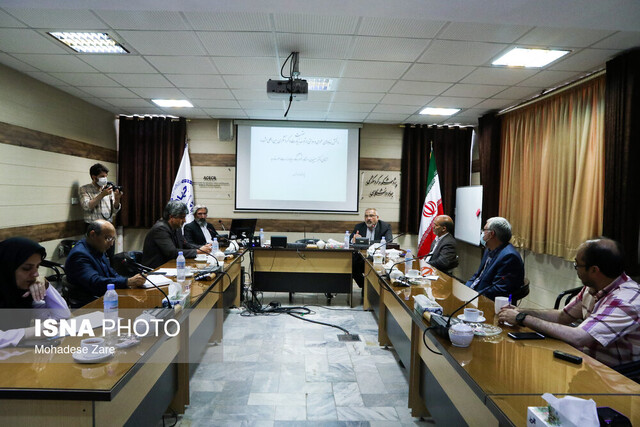 مشهد را نباید محدود به حضور زائران کرد