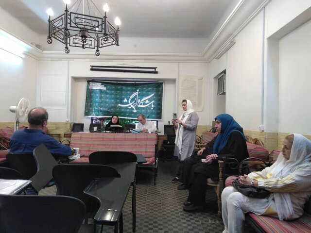 بانویی که از زبان مردان غزل سروده است