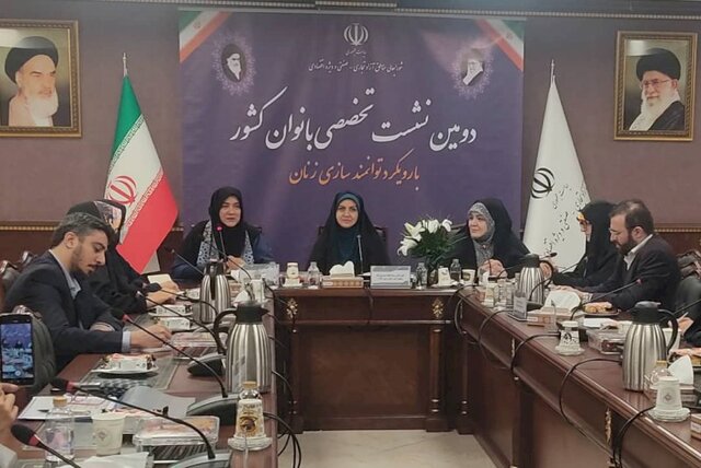 باید از طرحهای کارآفرینی زنان در صنایع دستی حمایت کرد باید از طرحهای کارآفرینی زنان در صنایع دستی حمایت کرد