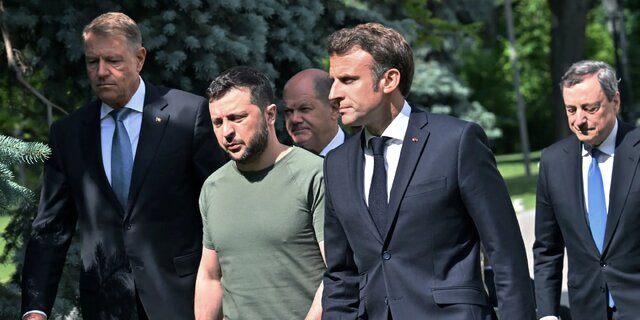 ماکرون: به اوکراین کمک میکنیم اما وارد جنگ نمیشویم/آینده اروپا منوط به حوادث اوکراین است