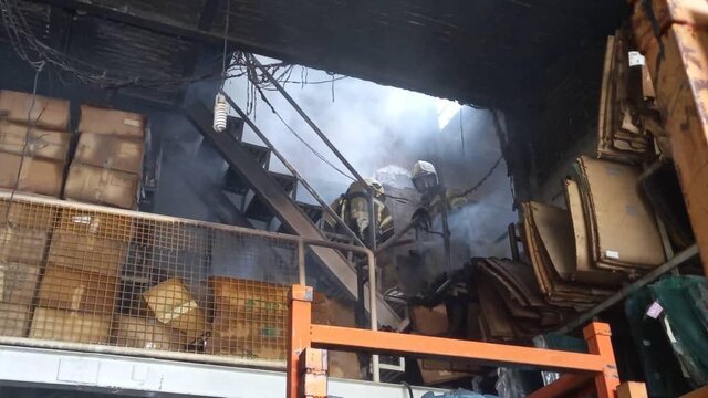 نجات ۷ تن از آتش‌سوزی کارگاهی در جنوب‌غرب تهران
