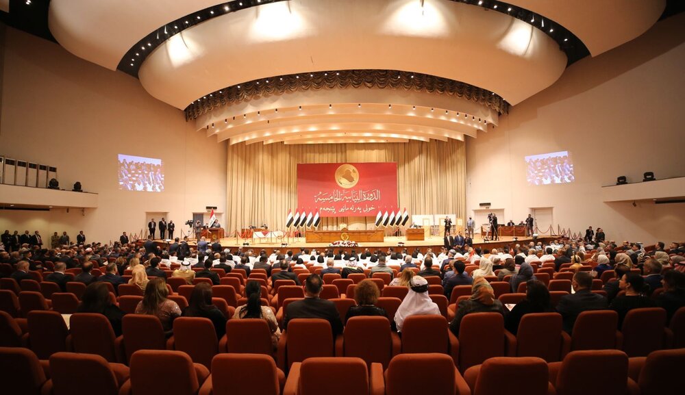 درخواست علاوی برای برگزاری جلسات پارلمان عراق/العبادی: جریان صدر و ائتلاف شیعیان همکاری کنند