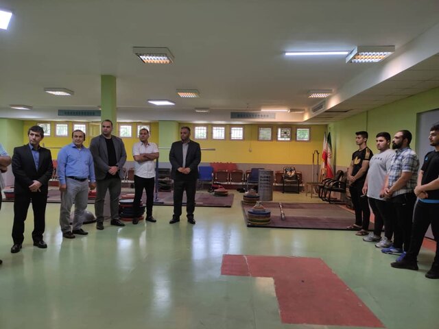 بازدید انوشیروانی از اردوی نوجوانان و سالنهای وزنهبرداری