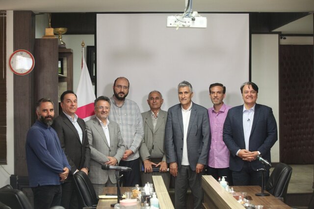 بچه بودم که جواد محتشمیان در تلویزیون حضور داشت