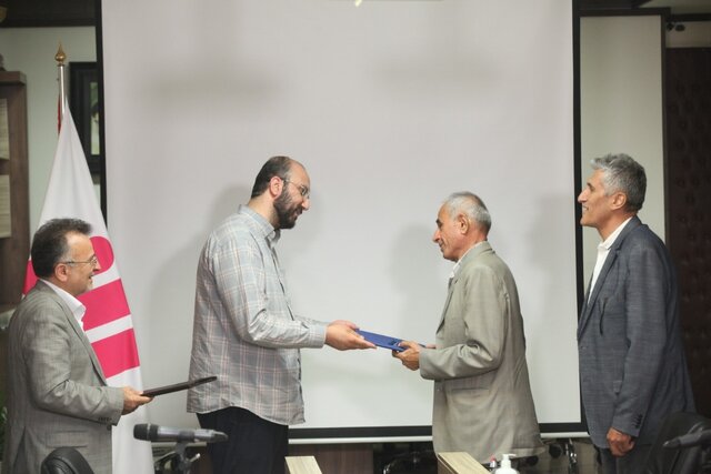 بچه بودم که جواد محتشمیان در تلویزیون حضور داشت