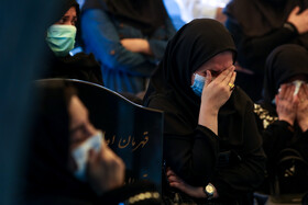 مراسم اولین سالگرد درگذشت <a href='https://sayeb.ir/tag/%d9%85%d9%87%d8%b4%d8%a7%d8%af-%da%a9%d8%b1%db%8c%d9%85%db%8c'></div></div>مهشاد کریمی</a> و <a href='https://sayeb.ir/tag/%d8%b1%db%8c%d8%ad%d8%a7%d9%86%d9%87-%db%8c%d8%a7%d8%b3%db%8c%d9%86%db%8c'>ریحانه یاسینی</a> در بهشت زهرا