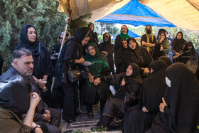 مراسم اولین سالگرد درگذشت <a href='https://sayeb.ir/tag/%d9%85%d9%87%d8%b4%d8%a7%d8%af-%da%a9%d8%b1%db%8c%d9%85%db%8c'></div></div>مهشاد کریمی</a> و <a href='https://sayeb.ir/tag/%d8%b1%db%8c%d8%ad%d8%a7%d9%86%d9%87-%db%8c%d8%a7%d8%b3%db%8c%d9%86%db%8c'>ریحانه یاسینی</a> در بهشت زهرا