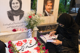 مراسم اولین سالگرد درگذشت <a href='https://sayeb.ir/tag/%d9%85%d9%87%d8%b4%d8%a7%d8%af-%da%a9%d8%b1%db%8c%d9%85%db%8c'></div></div>مهشاد کریمی</a> و <a href='https://sayeb.ir/tag/%d8%b1%db%8c%d8%ad%d8%a7%d9%86%d9%87-%db%8c%d8%a7%d8%b3%db%8c%d9%86%db%8c'>ریحانه یاسینی</a> در بهشت زهرا