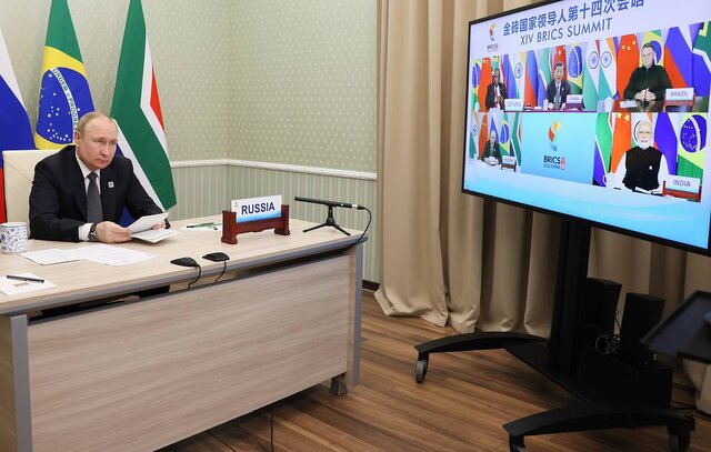 پوتین: تحریمهای غرب بهمثابه یک جنگ اقتصادی است پوتین: تحریمهای غرب بهمثابه یک جنگ اقتصادی است