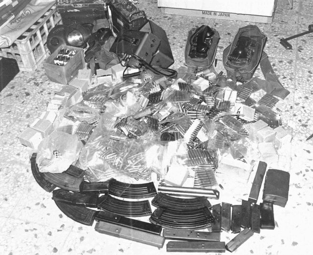 تسلیحات کشف شده از خانههای تیمی گروهک تروریستی فرقان ترور در شبستان و فرار از توالت