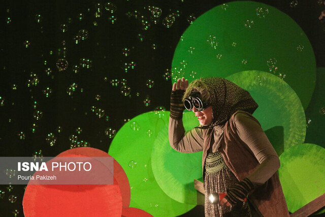 عکس تزیینی است رقابت ۹ نمایش کودک در جشنواره بیست و هشتم تئاتر کودک و نوجوان