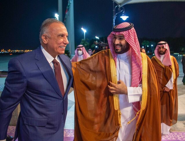 بن سلمان شخصا خودروی تشریفاتی نخست وزیر عراق را راند+فیلم بن سلمان شخصا خودروی تشریفاتی نخست وزیر عراق را راند+فیلم