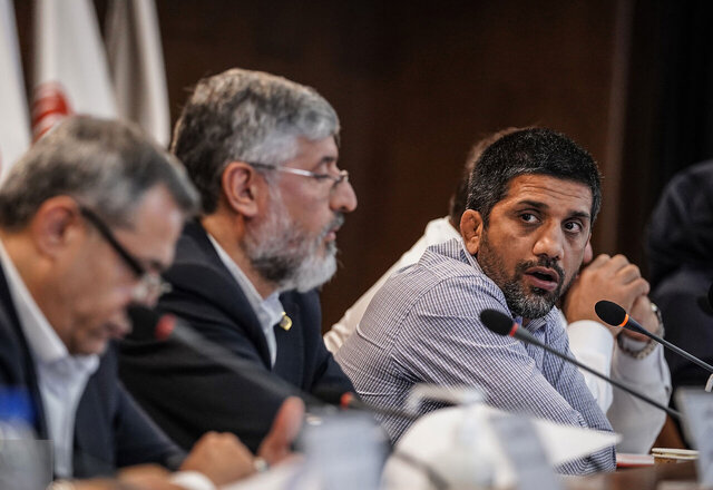 دیدار دوباره دبیر و پولادگر در مجمع کشتی دیدار دوباره دبیر و پولادگر در مجمع کشتی