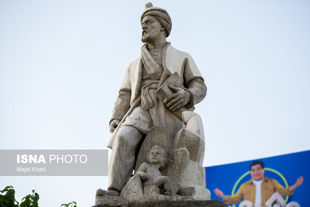 مجسمه فردوسی را نیمهکاره شستند!