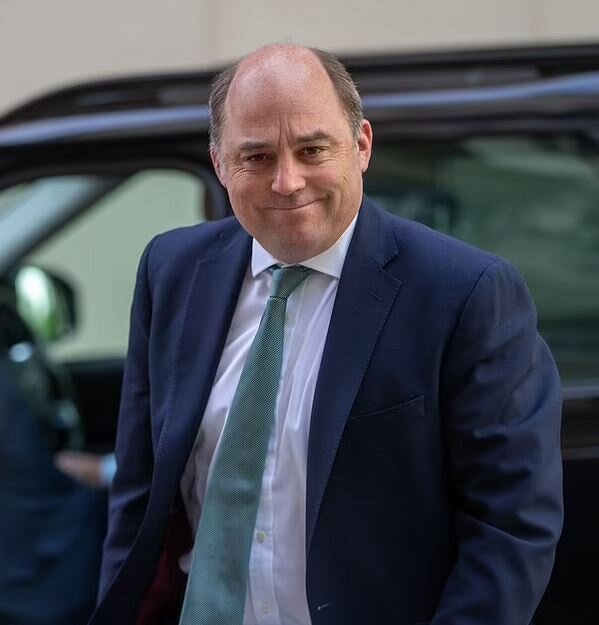 بن والاس، وزیر دفاع انگلیس وزیر دفاع انگلیس خواستار افزایش بودجه نظامی کشور شد