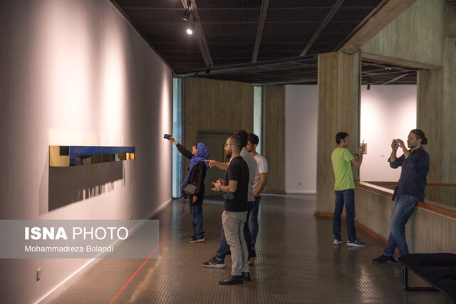 ژست های اینستاگرامی در کنار اثر هنری؛ آری یا خیر