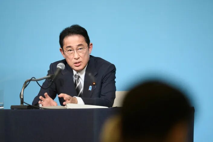 با کاهش حمایت‌های مردمی، دولت ژاپن به "سطح خطر" نزدیک شد