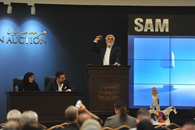 تصویری از شانزدهمین دوره حراج تهران حراج تهران بررسی میشود