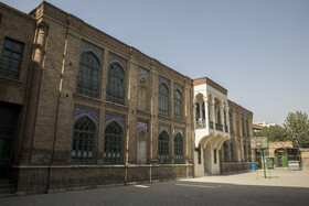 دبیرستان فیروزبهرام یکی از دبیرستان‌های تاریخی و زرتشتی شهر تهران است که ۹۰ سال پیش با 70 هزار روپیه، توسط شخصی بنام بهرامجی بیکاجی که یکی از زرتشتیان سرشناس هند بود، ساخته شد و به یاد فرزند مرحومش، فیروز بهرام بیکاجی، فیروز بهرام نامگذاری شد. این دبیرستان در تاریخ ۲۶ آبان ۱۳۷۸ با شمارهٔ ۲۴۹۴، به ثبت ملی رسید. این دبیرستان در آغاز و بعد از ساخت، دخترانه بود و پس از ساخته شدن دبیرستان انوشیروان دادگر و انتقال دانش‌آموزان دختر به آن، آن به دبیرستان پسرانه تبدیل شد.