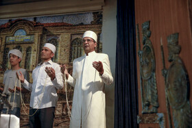 «کُشتی نو کردن» به معنی باز کردن کمربند دینی است که قبلا بسته شده و دوباره بستن آن با خواندن نیایش همراه است. نام این کمربند کشتی است و لفظ این ورزش یعنی کُشتی یادگار همان سنت است. کشتی گرفتن در واقع گرفتن کمربند طرف مقابل در زورآزمایی بوده است. در این کار هم یک کشتی نو می‌کنند، در واقع کُشتی بسته را باز و دوباره می‌بندند.