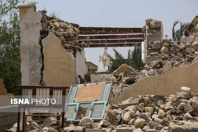ارسال ۲۰ کانکس از بوشهر به مناطق زلزله هرمزگان
