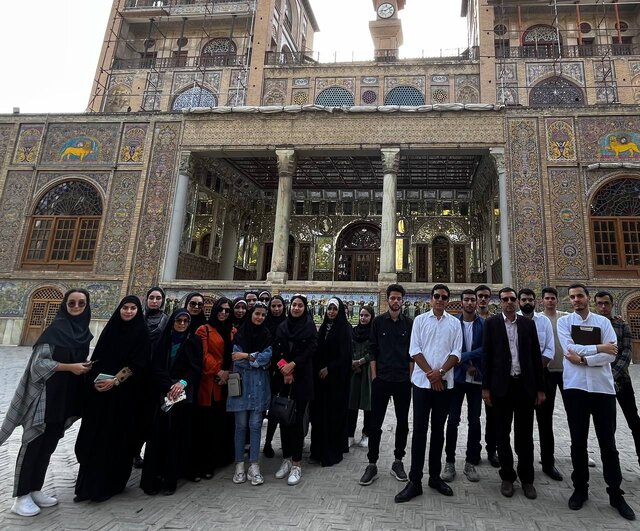 بازدید دانشجویی از اماکن سیاسی و دیپلماتیک تهران