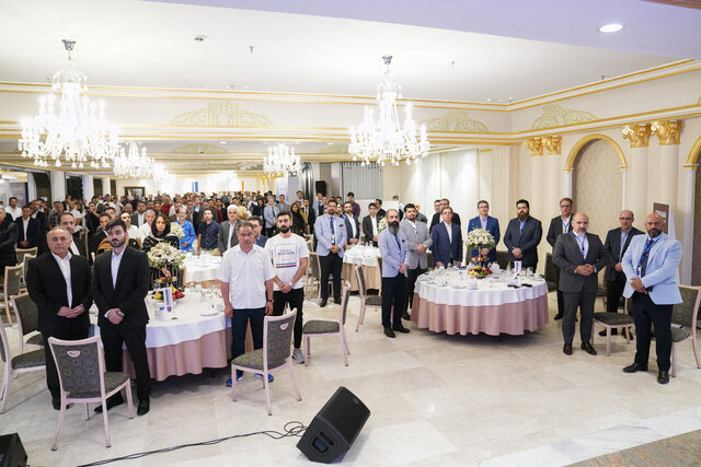 رونمایی از محصولات جدید در جشن ۱۷ سالگی خانواده‌ی بزرگ هافمن