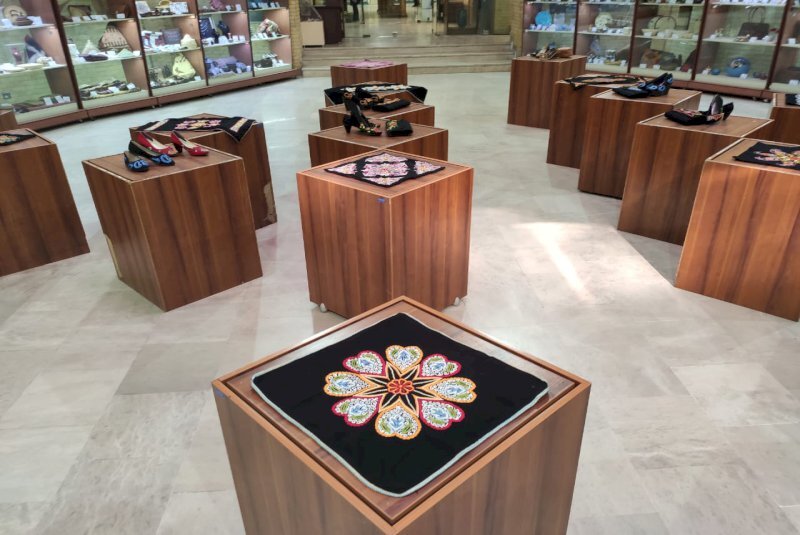 برگزاری نمایشگاه رشتی دوزی در هشتی وزارتخانه