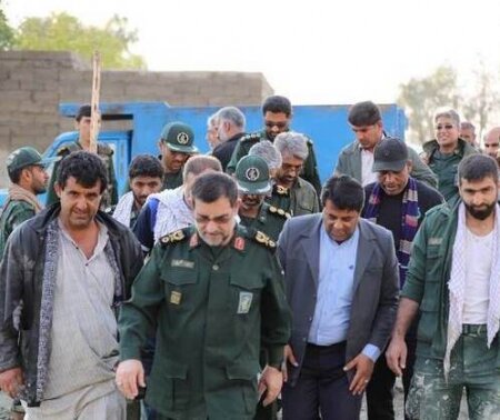 فرمانده نیروی دریایی سپاه از مناطق زلزله زده هرمزگان بازدید کرد فرمانده نیروی دریایی سپاه از مناطق زلزله زده هرمزگان بازدید کرد