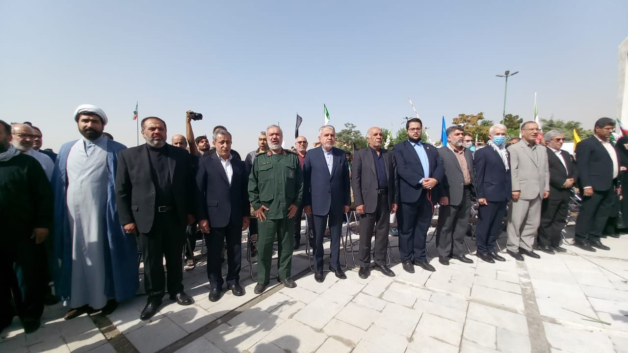 خاکسپاری پیکرهای دو شهید گمنام در مجموعه ورزشی انقلاب تهران