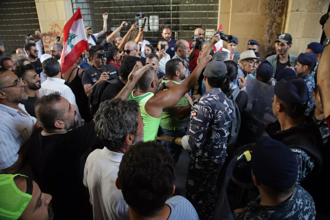 دومین روز تظاهرات در بیروت با شعار "ما هزینه نخواهیم داد"