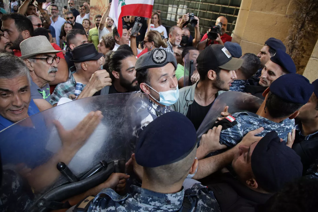 دومین روز تظاهرات در بیروت با شعار "ما هزینه نخواهیم داد"