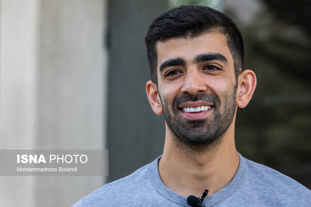 ایزدیار: در بچگی از آب میترسیدم/ ۶ طلایم را به پرسپولیس تقدیم کردم!