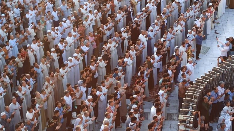 اقامه باشکوه نماز عید قربان در بینالحرمین