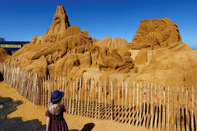 تصاویری از دایناسورهای شنی در «ساحل ژوراسیک»