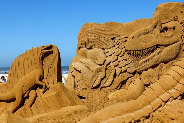 تصاویری از دایناسورهای شنی در «ساحل ژوراسیک»