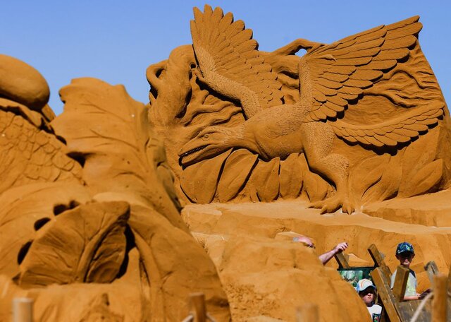 تصاویری از دایناسورهای شنی در «ساحل ژوراسیک» 