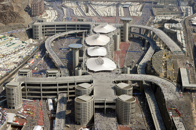 صحنههایی از سنگسار نمادین شیطان