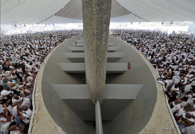 صحنههایی از سنگسار نمادین شیطان