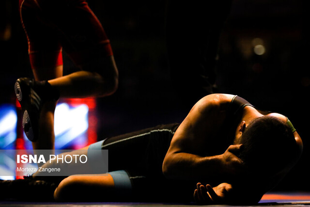 عکس آرشیوی است. انکار عجیب رییس سازمان لیگ کشتی؛ تبر نبود پایه صندلی بود!