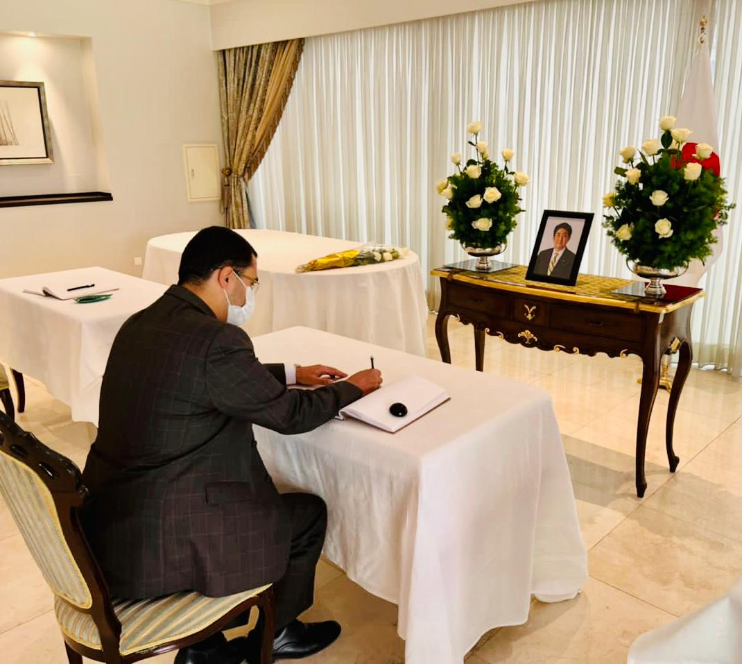 حضور علی باقری در مراسم امضای دفتر یادبود شینزو آبه