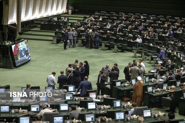مجلس به بانک مرکزی اجازه پرداخت تنخواه به دولت داد مجلس به بانک مرکزی اجازه پرداخت تنخواه به دولت داد