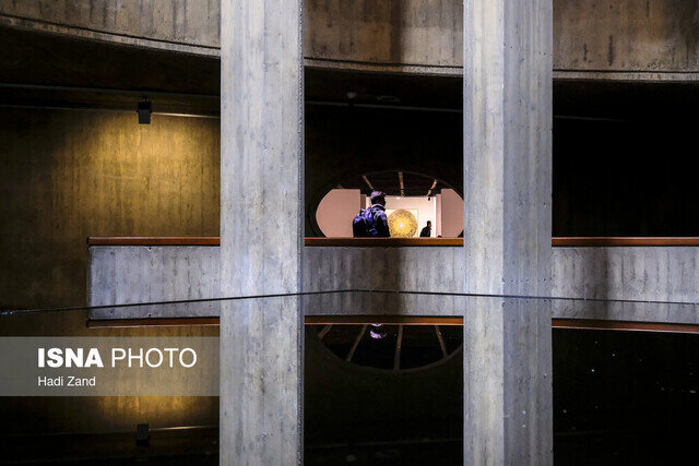 عکس تزیینی است آخر هفته و یک گالری گردی دیگر