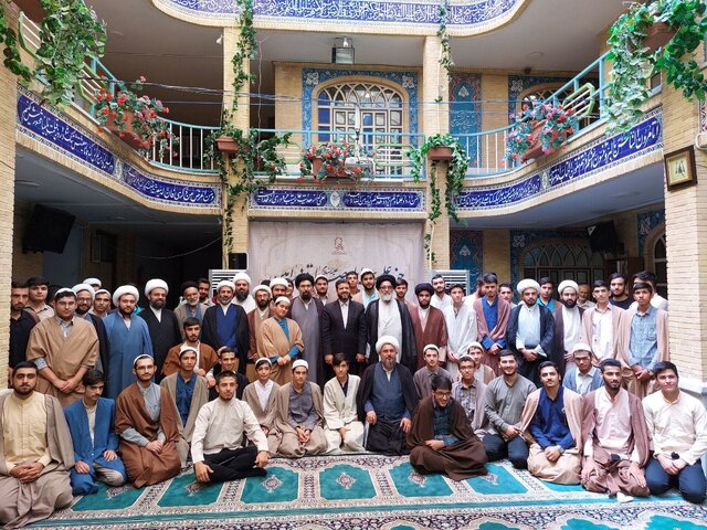 مراسم اختتامیه سال تحصیلی حوزه علمیه امام صادق(ع) ورامین برگزار شد 