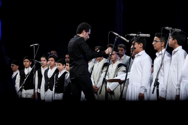 عکس تزئینی است سرودها را کپی نکنیم!