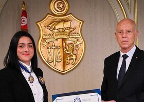 نشان شایستگی تونس برای دختر شگفتی‌ساز