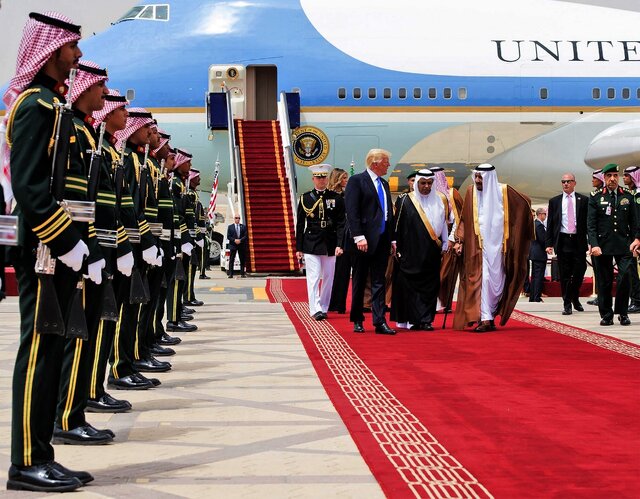 مقایسه استقبال فرودگاهی بایدن و ترامپ در عربستان