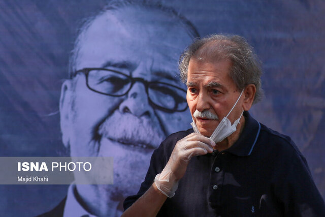 اسماعیل شنگله در مراسم خاکسپاری محمد علی کشاورز خاطرهگویی شنگله از وحشت بازی در «پارتی» تا بیخبری از «دایره مینا»