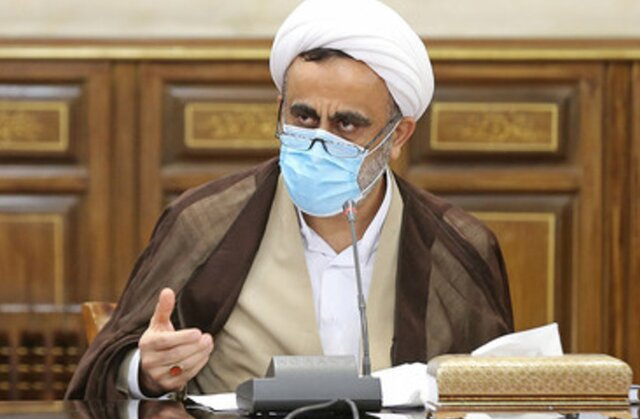 تمدیدعضویت جنتی،ابلاغ کیفرخواست میلادحاتمی،6 سال حبس برای پناهی و...