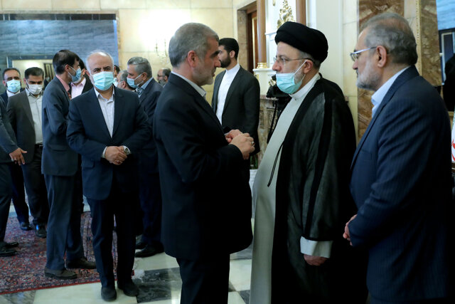 دیدار عیدانه جمعی از مسئولان و کارگزاران نظام با رئیسی دیدار عیدانه جمعی از مسئولان و کارگزاران نظام با رئیسی